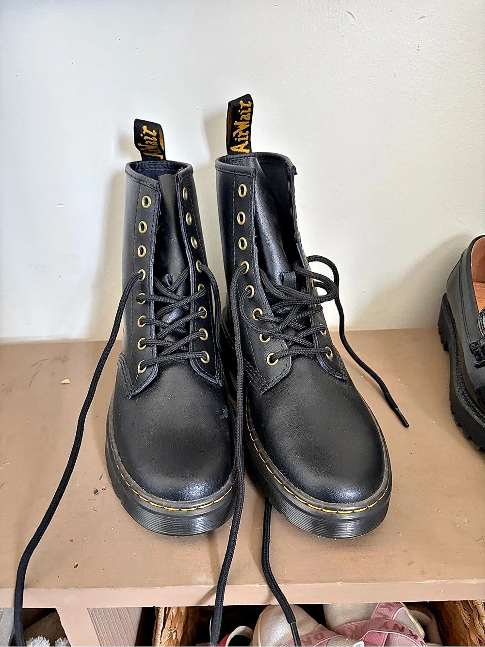 Dr. Martens 1460 Smooth Leather 8-Eye Boots Smooth Leather 8-Eye Combat Boots